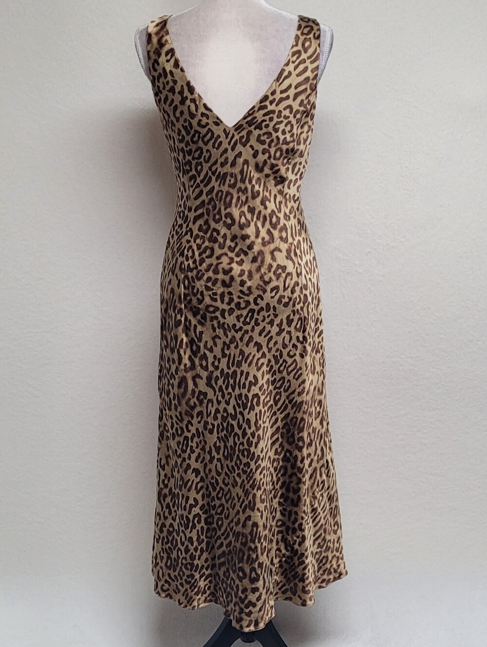 90s Vintage Jones New York Signature Silk Satin Leopard Print V-neck Midi Dress - Picture 6 of 9